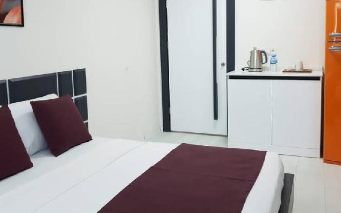 WB WEEKEND HOTEL AND SUITES