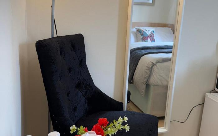 Top Room for FamilyCouple & Solo with Free Parking