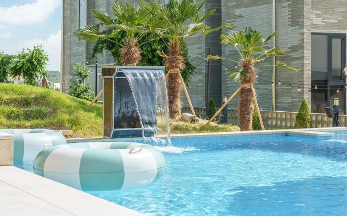 Gyeongju Rose Breeze pool villa Pension