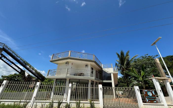 Boss Babe Nacpan Beach House