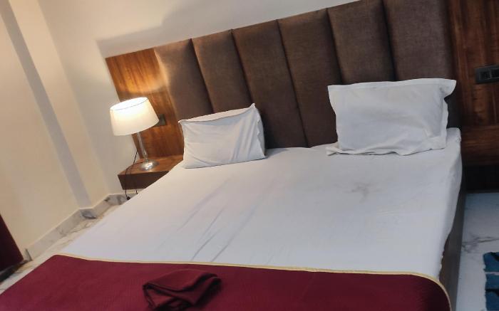 Abhiraj guest house