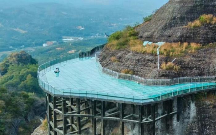 Jinjiang Metropolo Hotel Longchuan Huo Shan Hotel