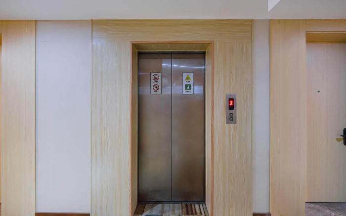 Vienna Classic Hotel Shandong Qingdao Chengyang District Zhengyang Middle Road Metro Station