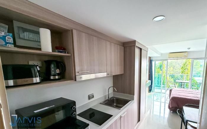 Bright studio with rooftop in Bangsaray Seasaran