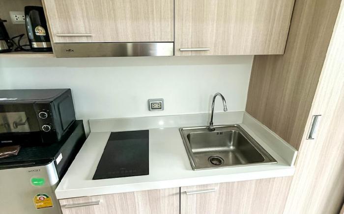 Bright studio with rooftop in Bangsaray Seasaran