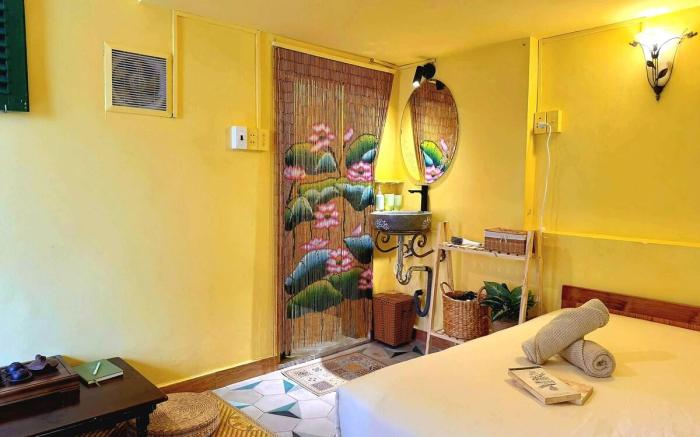 NEXT TO Ben Thanh Market | Vietnamese-style Duplex
