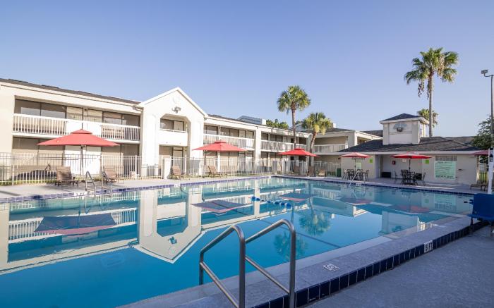 Hotel Room Near Disney 4 People
