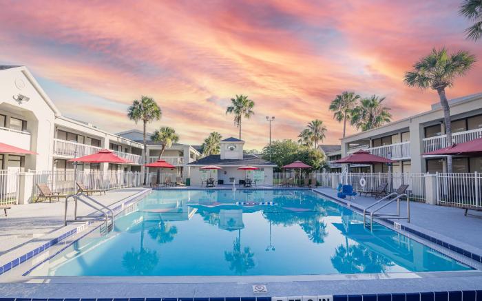 Hotel Room Near Disney 4 People