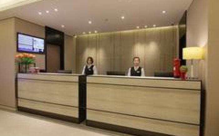 Home Inn Plus Xining Railway Station Xinqian Night Market