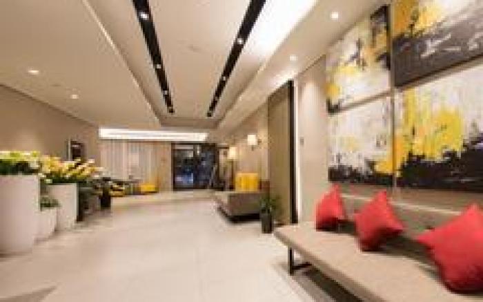 Home Inn Plus Guiyang Penshuichi Qianling Park Yan'an West Road Metro Station