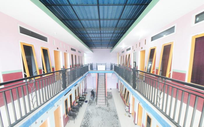 RedDoorz Syariah near Mall Roxy Banyuwangi 2