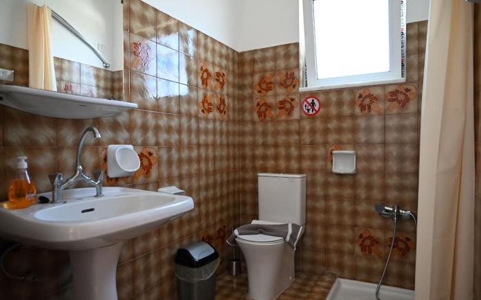 Helena Apartment GF with Garden View near Airport