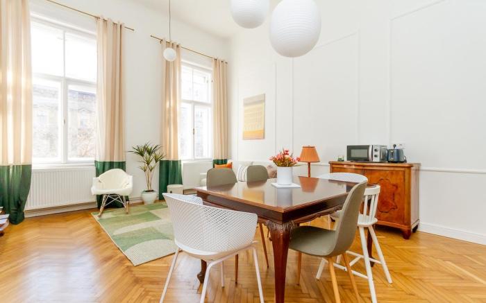 2BR Modern Elegance w/ Sauna & AC by