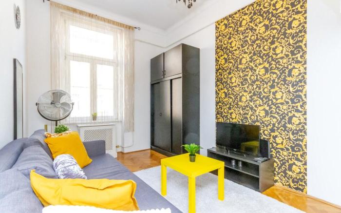 Cozy Gallery Loft in Garam Street by NW
