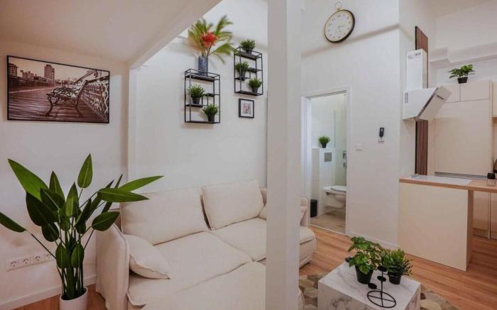 Modern Greenlight Gallery by NW