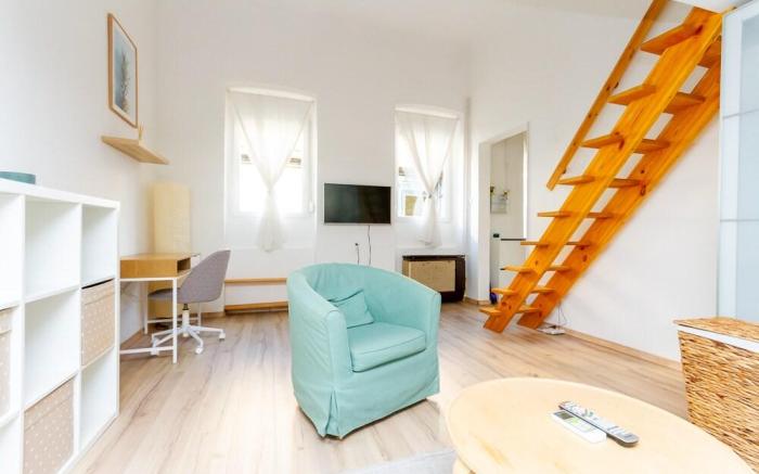 H10 Downtown Studio w AC by NW