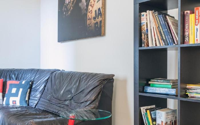 Stylish,Large & Bright Loft in City Center by NW