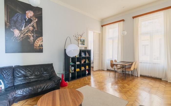 Stylish,Large & Bright Loft in City Center by NW