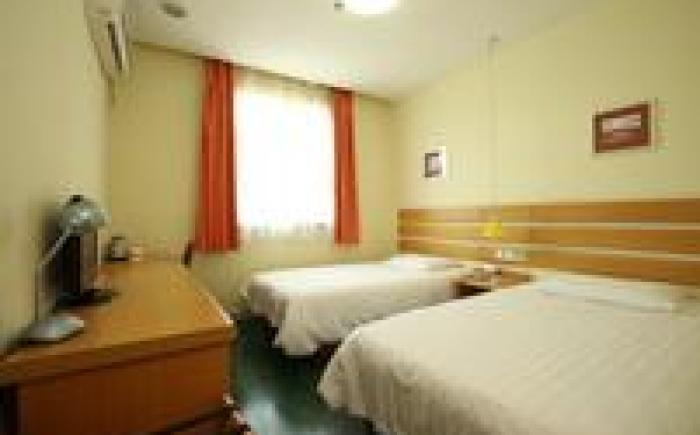 Home Inn Nanning Chaoyang Square Theater Metro Station