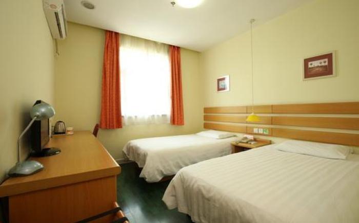 Home Inn Nanning Chaoyang Square Theater Metro Station