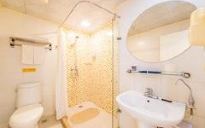 Home Inn Hohhot Railway Station Zhanqian Square Metro Station