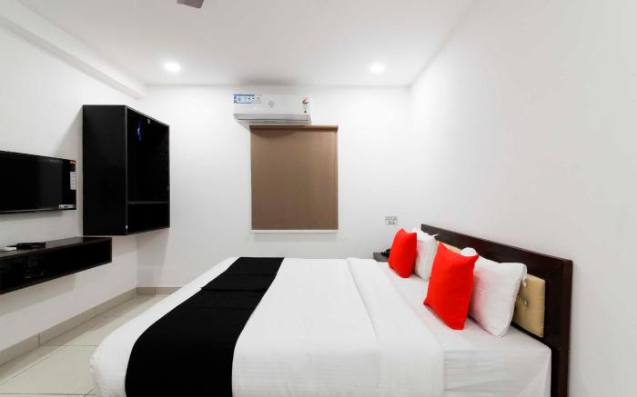 Mythri Hotel   ECIL