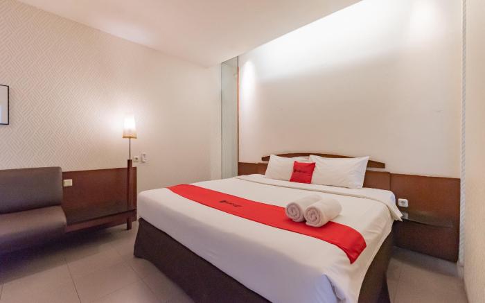 RedDoorz Plus @ Cipaganti Street 3