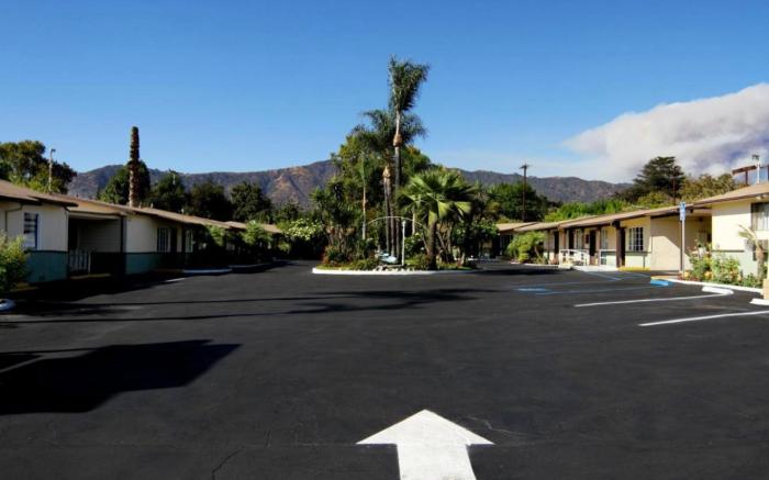 Palm Tropics Motel