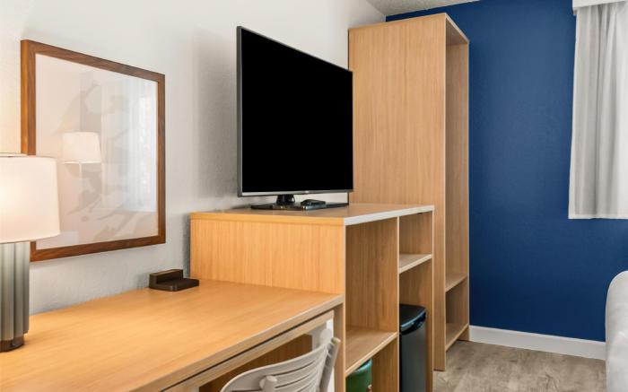 Spark by Hilton Eden Prairie