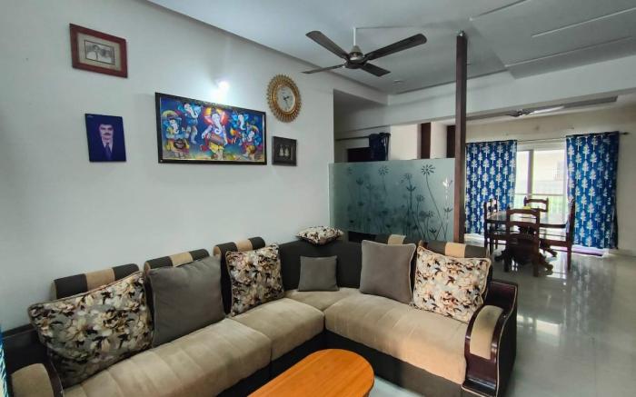 Garden Hideaway: Cozy 2BHK Rest, Rejoice, Return!