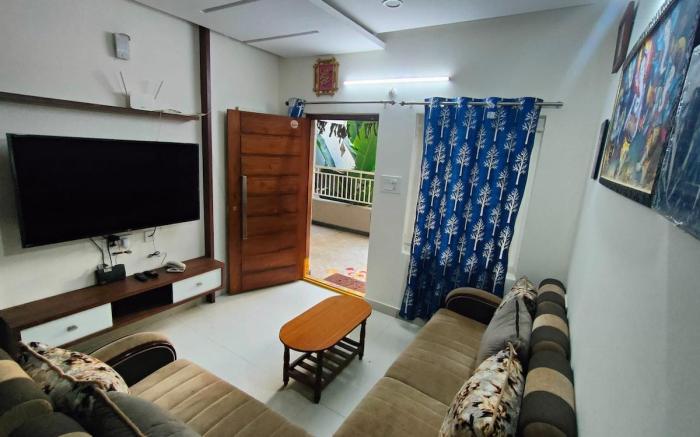 Garden Hideaway: Cozy 2BHK Rest, Rejoice, Return!