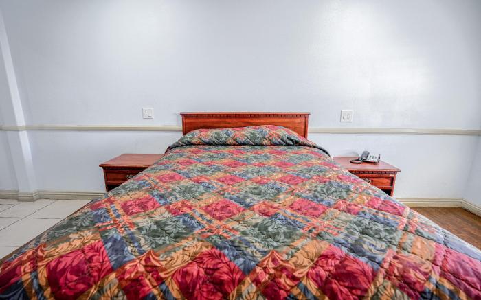 Capital O Marysville Surf Motel Kansas