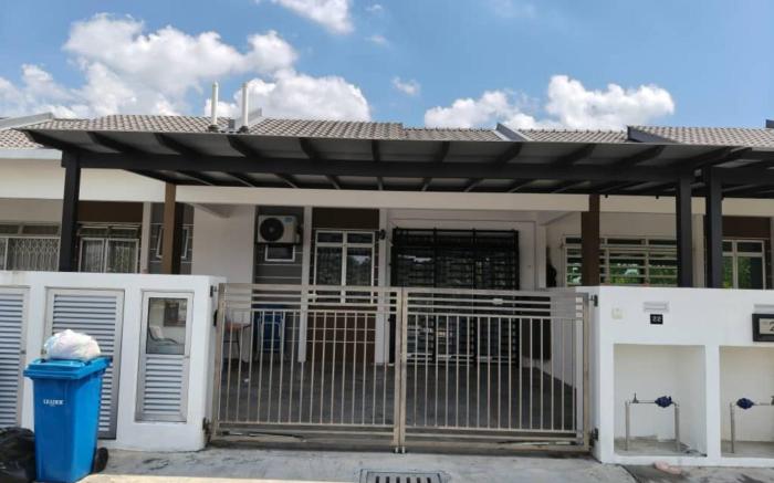 Little LN Homestay KLIA 2 (Teres 3 Bed 2 Bath)