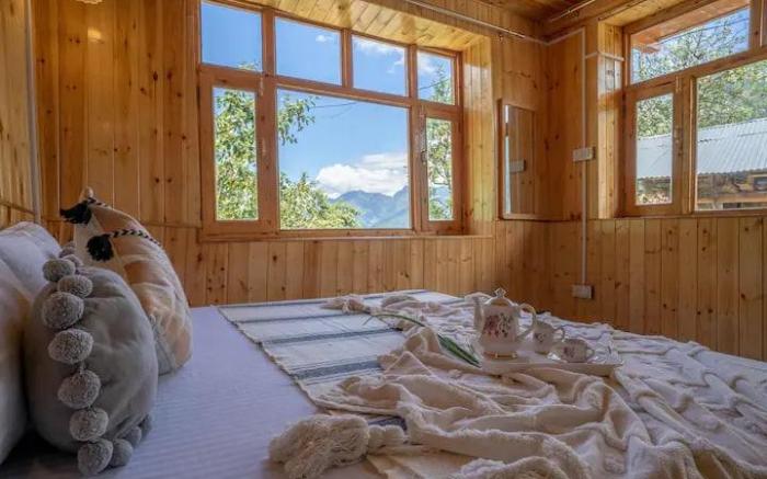 Duplex Valley view Cottage in Jibhi
