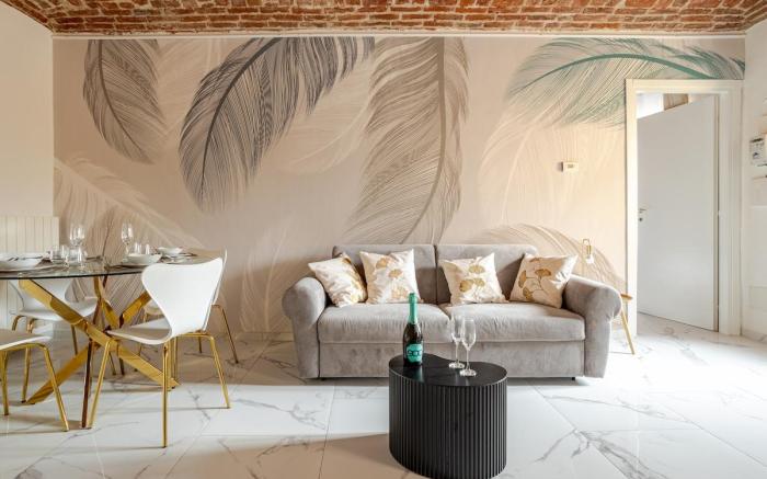 Fanstastic 2BDRM Biella Center!