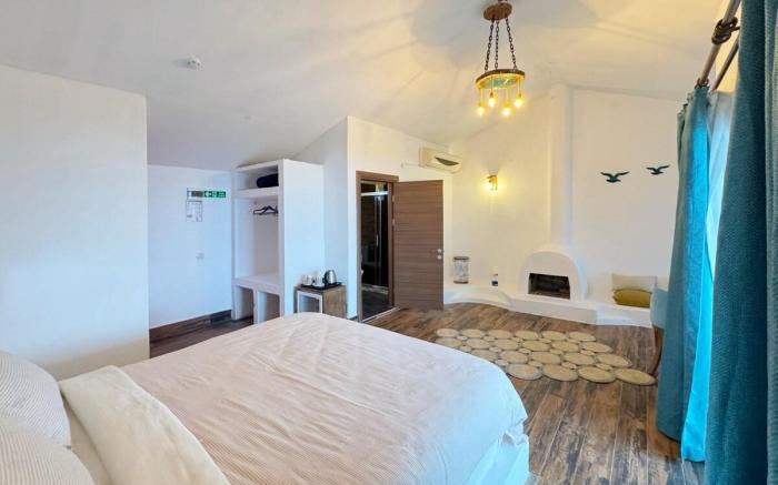 Beachfront Stay w/ Balcony & Lesvos View