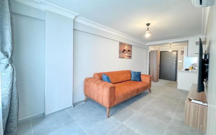 Central Renovated Apartment Near Metro w/Elevator