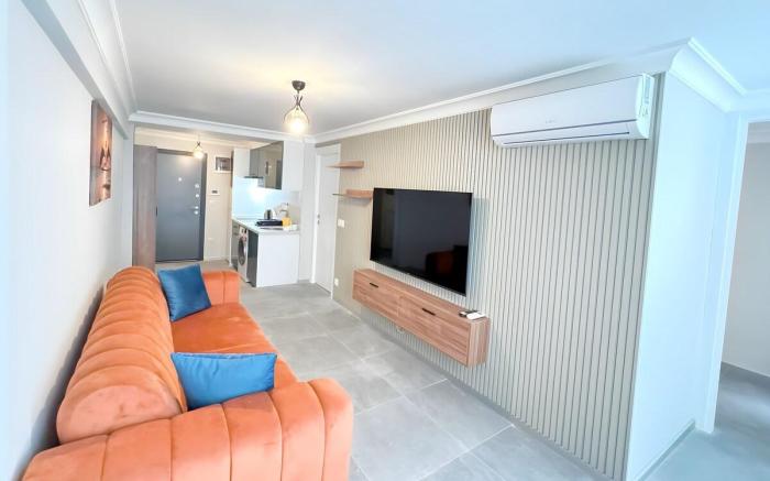 Central Renovated Apartment Near Metro w/Elevator