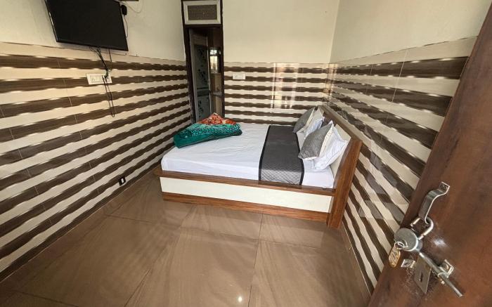 SD Guest House -50 meter Khatu Shyam Ji Temple
