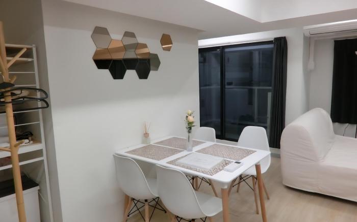 Experience the luxury of Tokyo in the Toranomon.