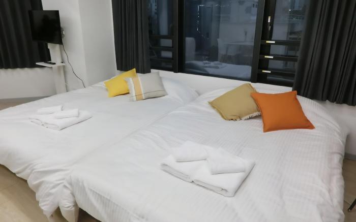 Experience the luxury of Tokyo in the Toranomon.