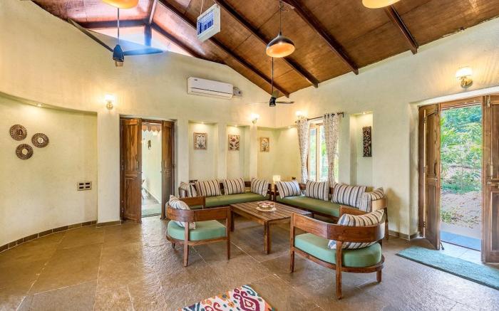 CosmicStays Joshet A Mediterranean Farmstay  