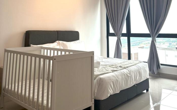 Stay @ *30 Luxurious Alinea Suite with Baby Cot 