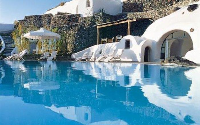 Perivolas Hotel