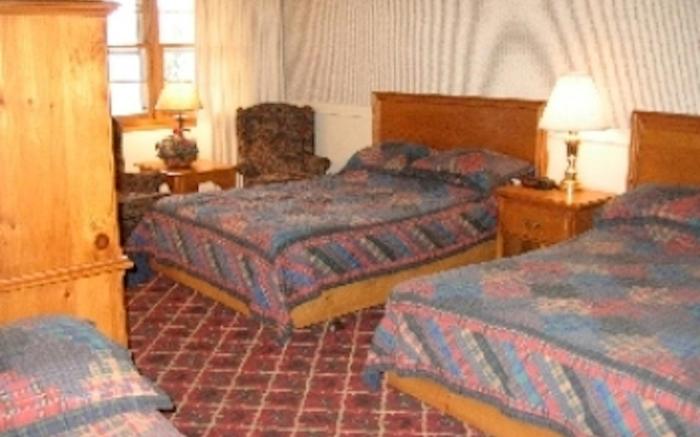 Glass House Inn Erie