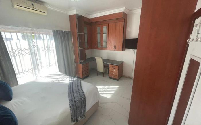 Standard Queen Room-3