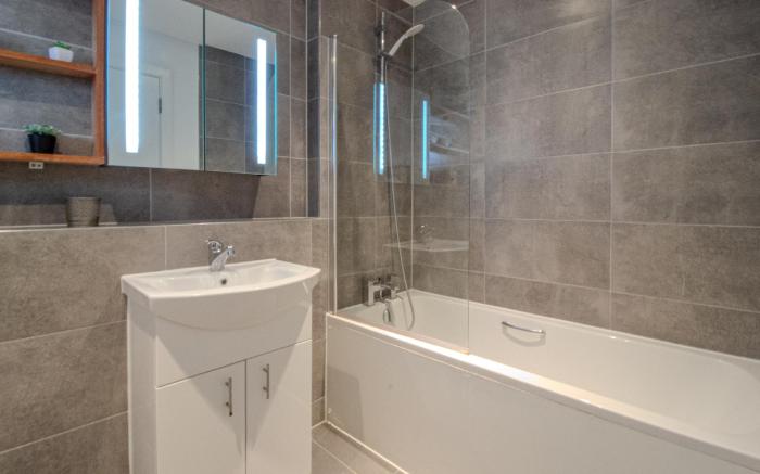 modern 2 bedroom @ Nine Elms Station A