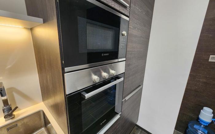 "Harbour Haven: Stylish Studio in Financial Hub"