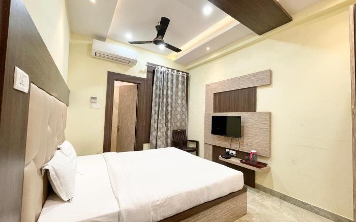 VNS - NANDINI PALACE - Near Kashi Temple