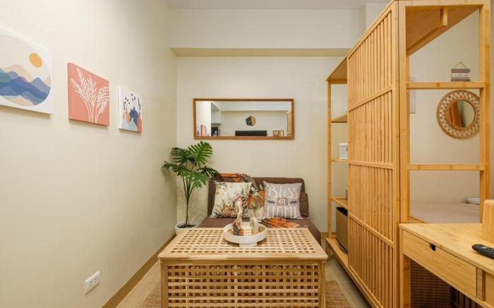 Skyline Stay in Araneta Cubao w/ Karaoke & Netflix
